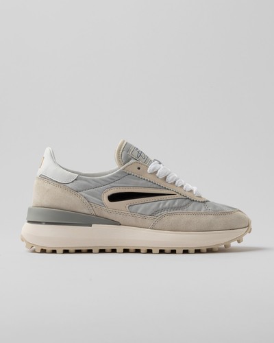 Sneakers running in - d.a.t.e.,